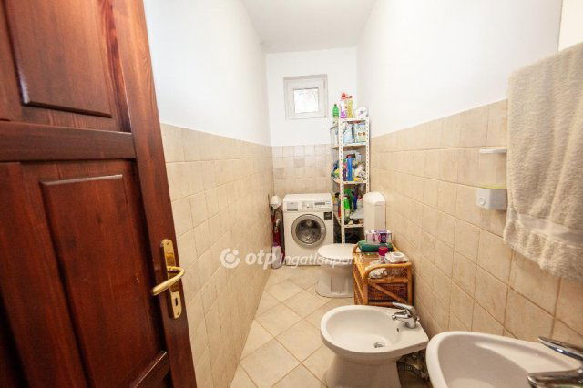 Eladó családi ház, Csömörön 299 M Ft, 4+1 szobás