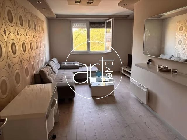 Kiadó téglalakás, albérlet, Szegeden, Tisza Lajos körúton