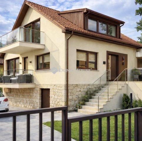 Eladó családi ház, Szentendrén 139.9 M Ft, 5 szobás