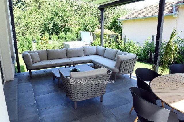 Eladó családi ház, Balatonföldváron 247 M Ft, 6 szobás