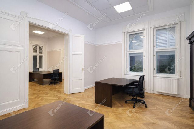 Eladó téglalakás, Szegeden 112 M Ft, 4 szobás