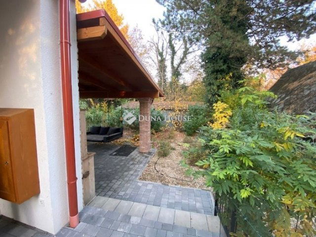 Eladó családi ház, Tasson 120 M Ft, 3 szobás