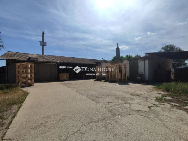 Eladó ipari ingatlan, Nagykőrösön 190 M Ft