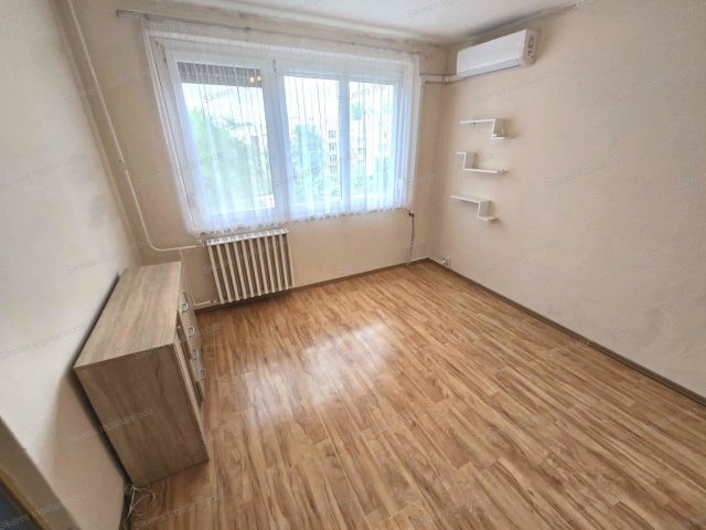 Eladó panellakás, Tatabányán 38 M Ft, 2 szobás