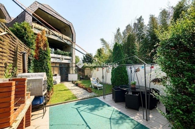 Eladó családi ház, Budapesten, XII. kerületben 235 M Ft