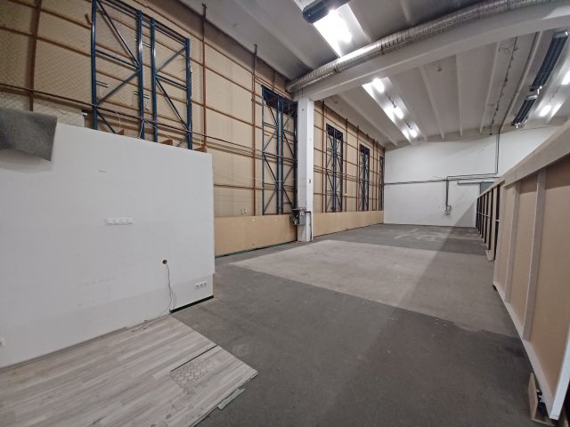 Kiadó ipari ingatlan, Győrött 300 E Ft / hó, 2 szobás