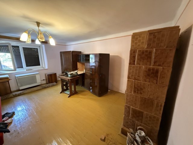 Eladó családi ház, Esztáron 16.5 M Ft, 2 szobás