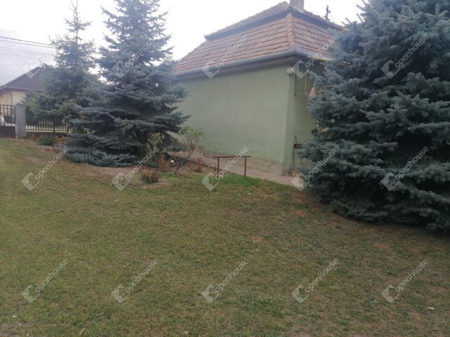 Eladó családi ház, Péren 47.9 M Ft, 2 szobás