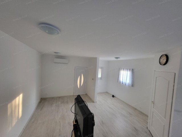Eladó családi ház, Győrött 36.8 M Ft, 2 szobás