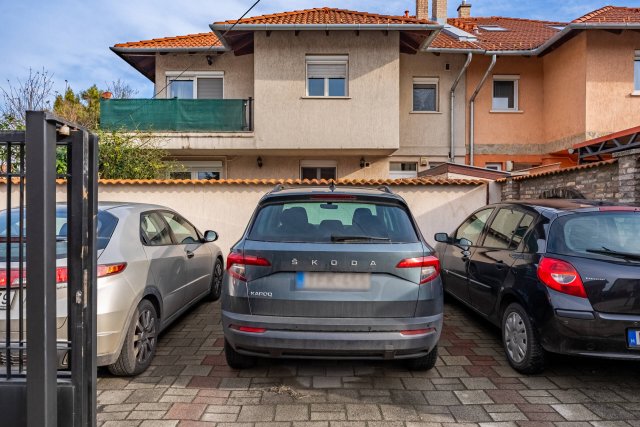 Eladó téglalakás, Budapesten, XV. kerületben 130 M Ft, 5 szobás