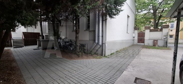 Kiadó családi ház, albérlet, Szegeden 600 E Ft / hó, 8 szobás