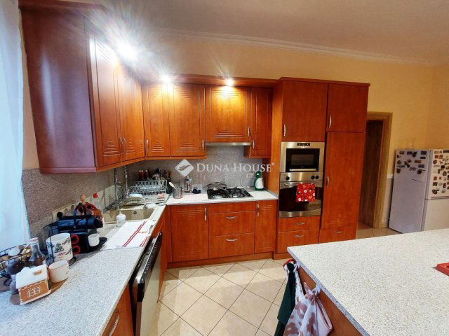 Eladó téglalakás, Sopronban 79.9 M Ft, 4 szobás