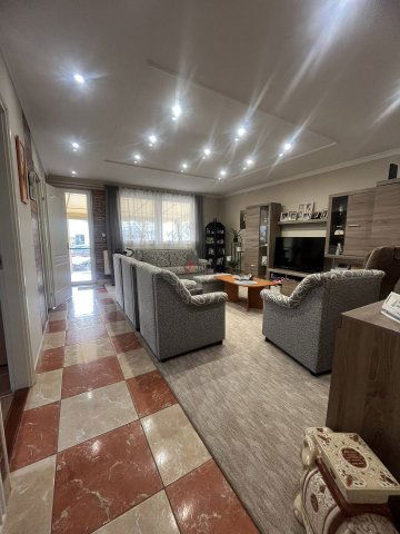 Eladó családi ház, Debrecenben 116.9 M Ft, 6 szobás