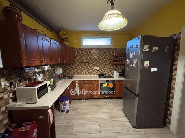 Eladó családi ház, Ózdon 21 M Ft, 5 szobás