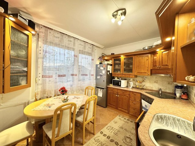 Eladó panellakás, Debrecenben, Derék utcában 68.5 M Ft, 3 szobás