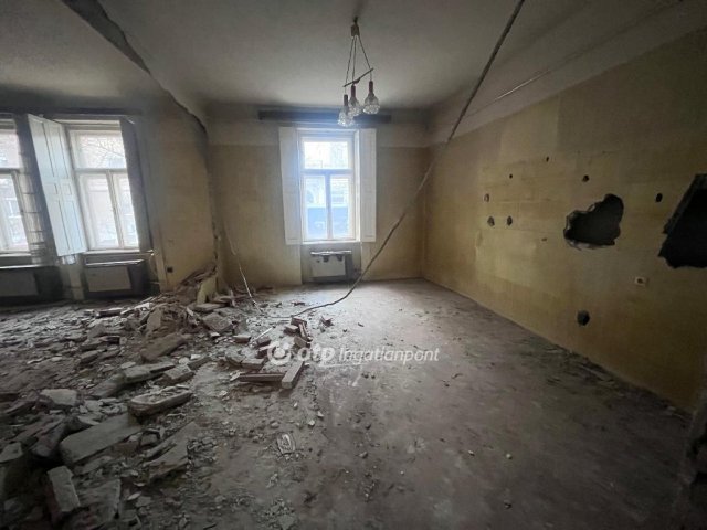 Eladó téglalakás, Szegeden 97 M Ft, 4+1 szobás