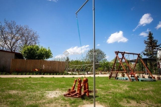 Eladó családi ház, Szegeden 289 M Ft, 6 szobás