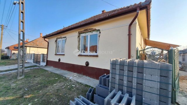Kiadó családi ház, albérlet, Újhartyánon 200 E Ft / hó
