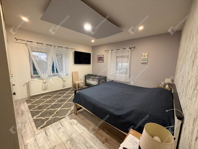 Eladó családi ház, Lakhegyen 56.9 M Ft, 3 szobás