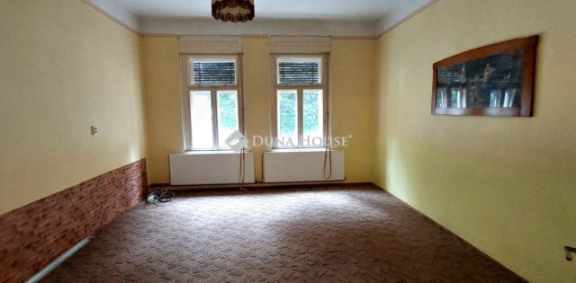 Eladó téglalakás, Csepregen 28 M Ft, 3 szobás