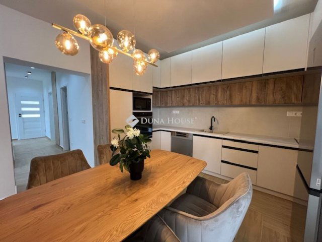 Eladó ikerház, Nyíregyházán 103 M Ft, 4 szobás