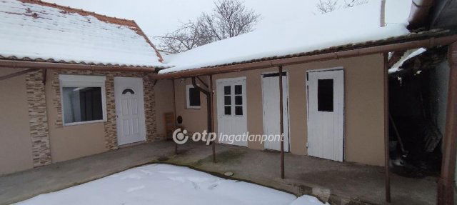 Eladó családi ház, Jászberényben 24.9 M Ft, 1+2 szobás