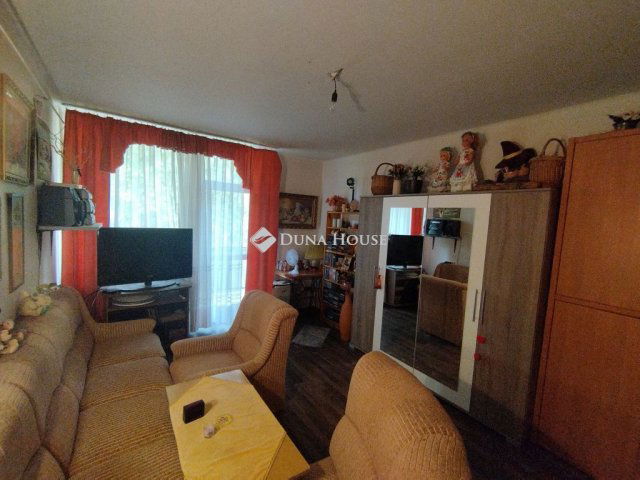 Eladó téglalakás, Tatabányán, Komáromi utcában 34.99 M Ft