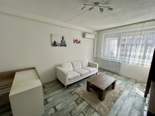 Kiadó panellakás, albérlet, Győrött, Ikva utcában, 2 szobás