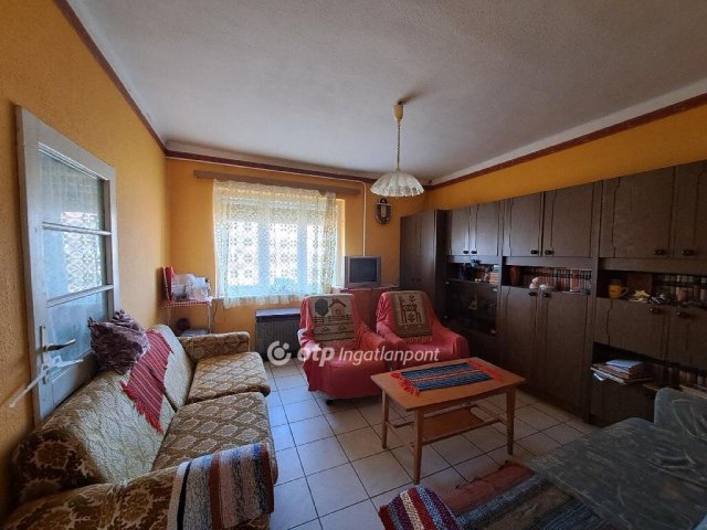 Eladó családi ház, Kunhegyesen 24 M Ft, 2+2 szobás