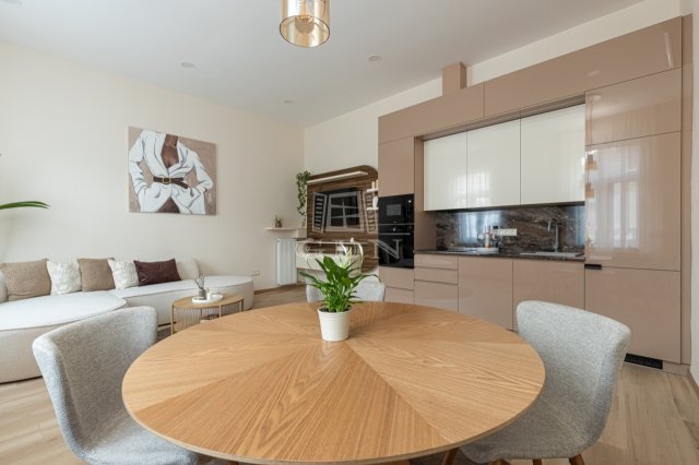 Eladó téglalakás, Budapesten, VII. kerületben 178 M Ft, 3 szobás