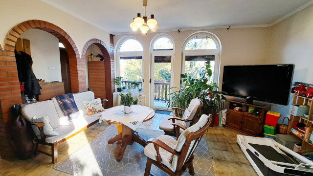 Eladó családi ház, Székesfehérvárott 99 M Ft, 7 szobás