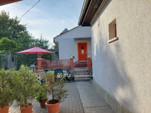 Eladó családi ház, Budapesten, III. kerületben 220 M Ft
