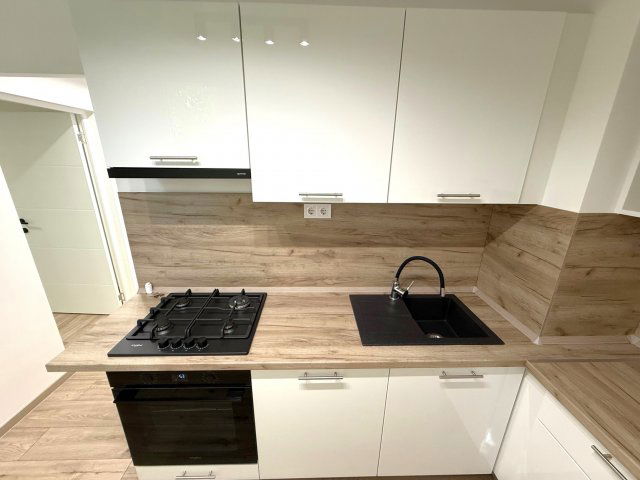 Eladó panellakás, Pécsett, Eszék utcában 48.9 M Ft, 2+1 szobás