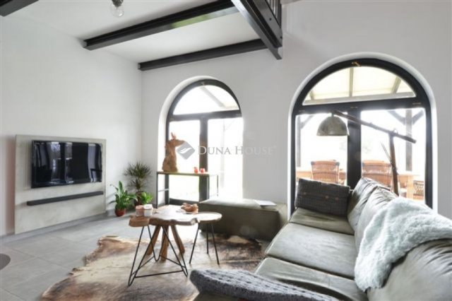 Eladó családi ház, Poroszlón 211.648 M Ft, 6 szobás