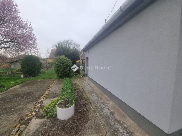 Eladó családi ház, Adonyban 43.4 M Ft, 2 szobás