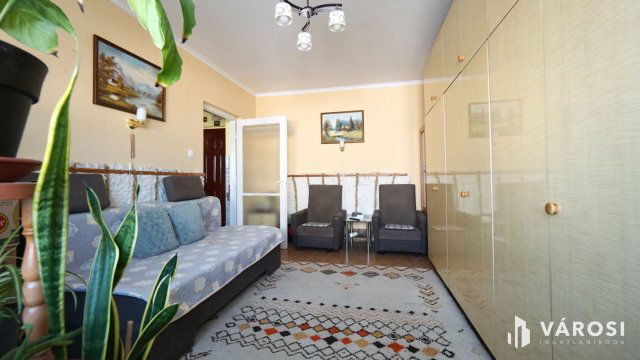 Eladó panellakás, Ajkán 29.5 M Ft, 1+1 szobás