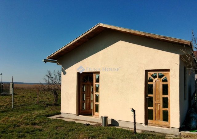 Eladó üzlethelyiség, Gárdonyban 179.8 M Ft