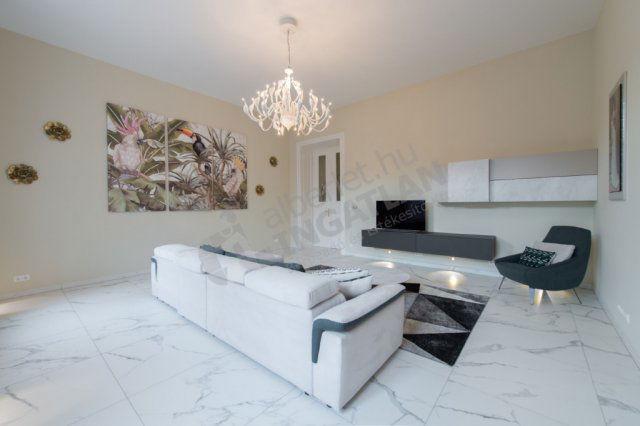 Kiadó téglalakás, albérlet, V. kerületben, Papnövelde utcában