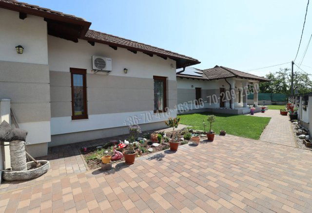 Eladó családi ház, Szigetszentmiklóson 264 M Ft, 4 szobás
