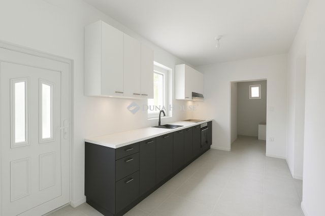 Eladó családi ház, Budapesten, XVIII. kerületben 84.9 M Ft