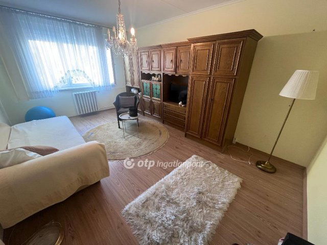 Kiadó panellakás, albérlet, Szegeden 200 E Ft / hó, 2 szobás