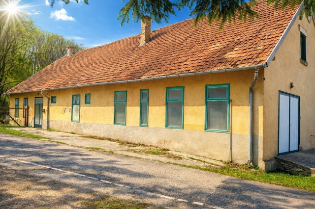 Eladó családi ház, Ajkán 26.8 M Ft, 4 szobás