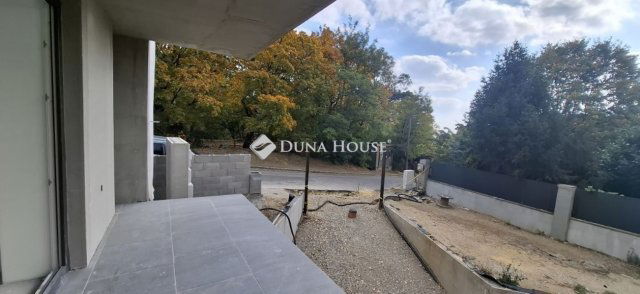 Eladó téglalakás, Pécsett 99.5 M Ft, 2+1 szobás