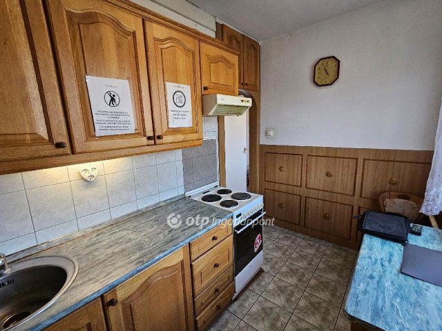 Eladó panellakás, Tatabányán 39 M Ft, 2 szobás