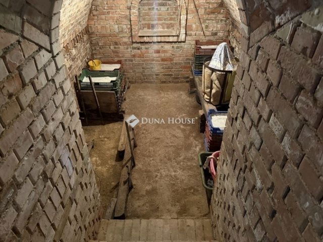 Eladó családi ház, Pécsett 115 M Ft, 4 szobás