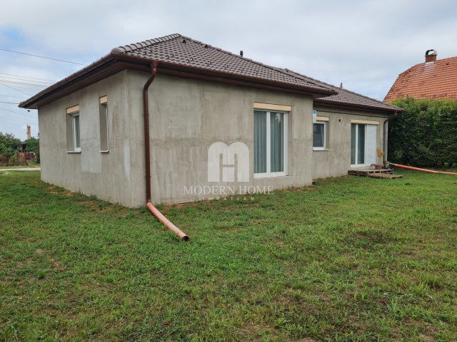 Eladó családi ház, Abában 77.9 M Ft, 4 szobás
