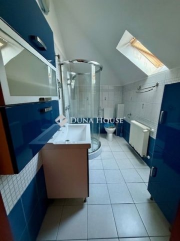 Eladó családi ház, Pécsett 210 M Ft, 5 szobás
