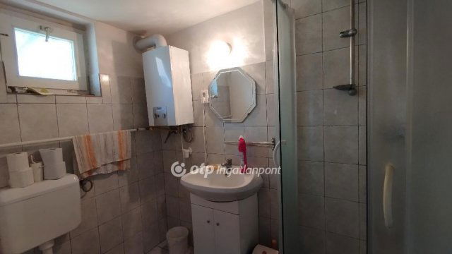 Eladó családi ház, Alattyánban 9.5 M Ft, 2 szobás