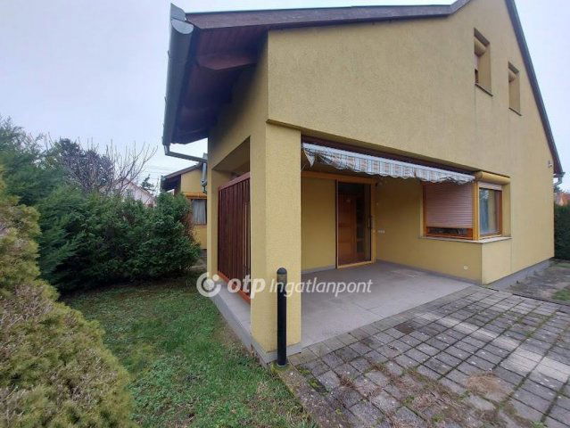 Eladó családi ház, Pécsett 103.8 M Ft, 3 szobás