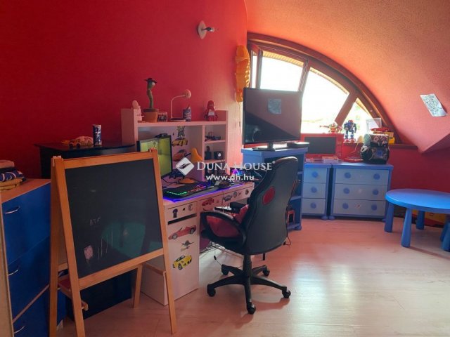 Eladó családi ház, Diósdon 239 M Ft, 7 szobás